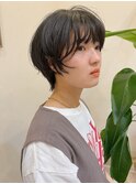 暗髪ショートヘア