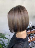 ブルーハイライト切りっぱなしボブ