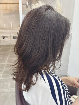ヘアーサロン カシュカシュ(hair salon Cache cache)の写真/天然由来成分配合の髪にやさしい艶カラー使用◎髪のダメージを最小限に抑え、艶のある上品な仕上がりに…。