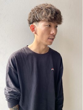 ラフ バイ マグ 南松本(R.A.F. by Mag) スペインカールスパイラルパーマツーブロックフェード刈り上げ