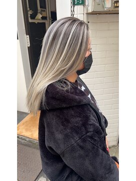 ラルガ 黒崎(Raruga) ハイライトカラーミルクティーベージュレイヤーカット