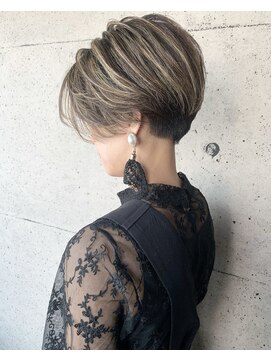 モルト 麻生(molt) ショートカット　ハイライト