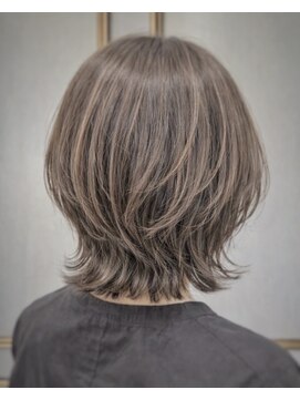 ビューティーミュージアム モア Beauty Museum MORE 外はねショート