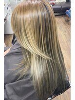 フッタ(Futta)&nbsp;アンブレラカラー×ロングヘアスタイル【西武新宿駅】【駅近】