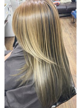 フッタ(Futta) アンブレラカラー×ロングヘアスタイル【西武新宿駅】【駅近】