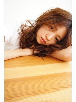 アールサロン(R SALON)の写真/頑張る私に贈るご褒美時間。周りを気にせず過ごせる特別な空間で受ける丁寧なケアで髪も心も満たされる。