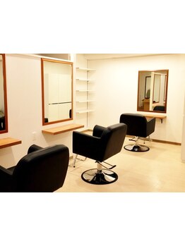 忙しいママ必見！お子様と一緒にくつろげるプライベートサロン♪自宅でも扱いやすい似合わせカットが人気♪