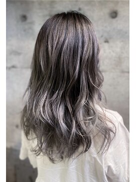 グランアージュ 柏西口店(grandage) シルバーアッシュ/バレイヤージュ/3D/くすみ/グレージュ/柏/柏駅