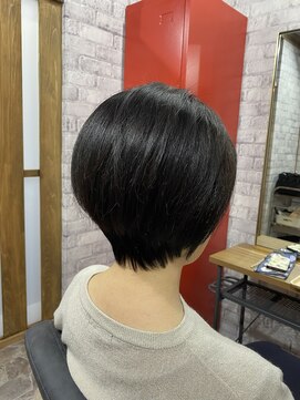 ベルポ(Bellpo) トップの長さが長いのにボリュームがショートボブ