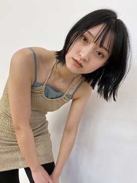 カルテ(QUARTE) ミディボブと透明感アッシュ