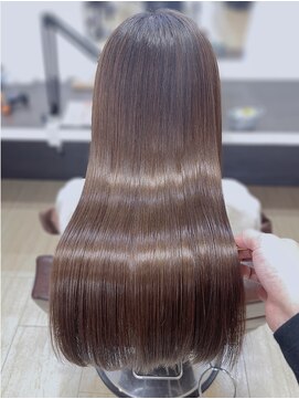 ブルーフィン シセロ(Blue Fin cicero) 素髪よりも輝く宝石髪へ/アッシュベージュ/髪質改善/ツヤ髪セミ