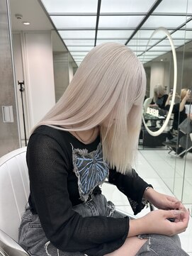 レディアル 渋谷(REDEAL) 抜きっぱなしブロンドハイトーンインナーレイヤーカットウルフ