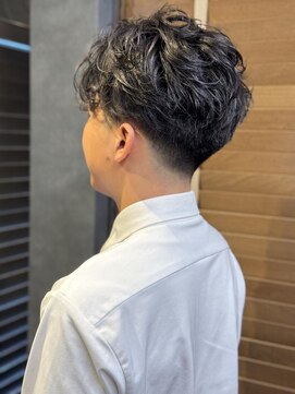 バーバーバー アカバネ(BARBER-BAR AKABANE) ビジネスにオススメ!!フェザーパーマスタイル!