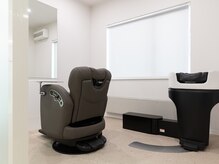 ミニムム バイ ヘアサロンリリ(minimum by hairsalon Re:li)の雰囲気（移動式シャンプー台で快適にリラックスしてお過ごしください☆）