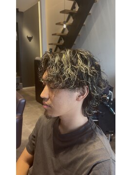 ブル(b.u.l.l.) 波巻き＋ツイストスパイラルMIXパーマ