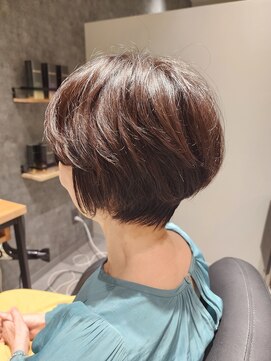 オーラ(Aura.) 前下がりショートボブ