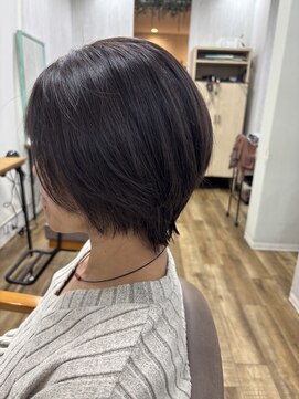 まとまるショートボブ×艶感カラー