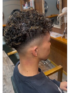 メンズパーマスペインカールハイライトカラー