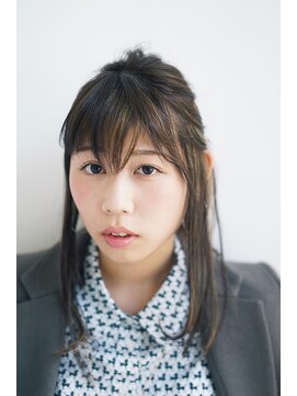 ディシェーレローブ(die Schere Lob) 【die Schere Lob】フェミニン×鎖骨ミディ