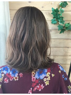 アトレ コウベ(Attrait KOBE) アッシュベージュ×くびれミディ