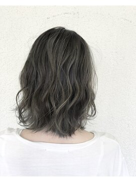 オリ(‘Oli) グレーハイライト