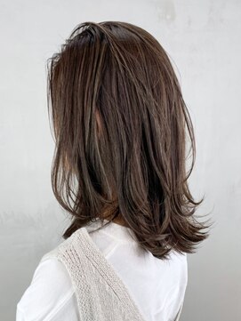 アイティー バイ アルバム 浦和店(IT by ALBUM) スイングレイヤー_オリーブカラーハイライトカラー_ba242111