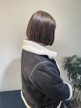 トレス(TRESS) オリーブベージュ　ミニボブ　ショートボブ