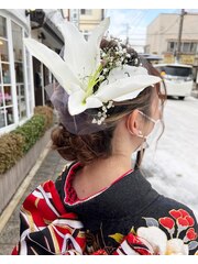 ♪祝成人式♪ちょっぴり辛系クールな生花シニヨン♪カサブランカ