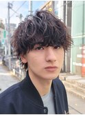 ウルフツーブロック黒髪ツイストスパイラルパーマ韓国マッシュ