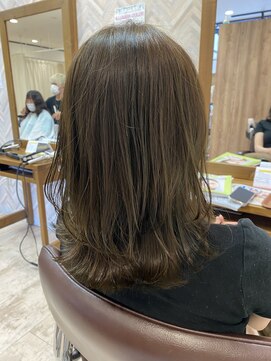 スタイル(STYLE) 20代　オリーブグレージュ　ふんわりミディアム