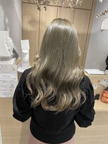 アヴァンス 京橋店(AVANCE)&nbsp;透明感のあるオリーブベージュ