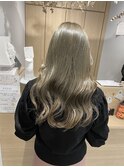 透明感のあるオリーブベージュ