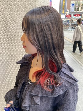 エル(EL by green) 《tomi》インナーカラー×レッド×ブラック