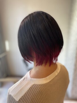 アロマ ヘアー ルーム 新宿店(AROMA hair room) インナーカラー×レッド系×ショートボブ
