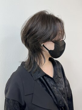 セルン(cerne) ウルフカットレイヤー黒髪ハッシュカットレイヤーウルフパーマ