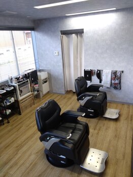 五十嵐理容店の写真/男性のための居心地の良い空間で周りを気にせずリラックス＊隠れ家理容室でゆったりとしたサロンタイムを。