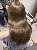 オリーブベージュ