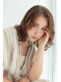 センターパートシアカラーベージュフリンジウェーブ抜け感ヘア