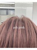 ピンクアッシュ　イメチェンヘアスタイル　モードヘア