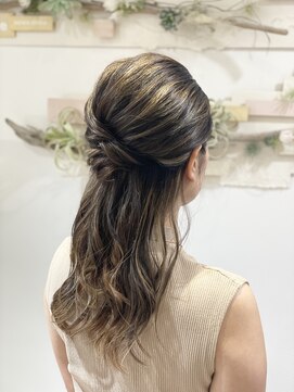 ヘアセットサロンエッジ(Edge) お仕事ヘアに。ゆるっとハーフアップ