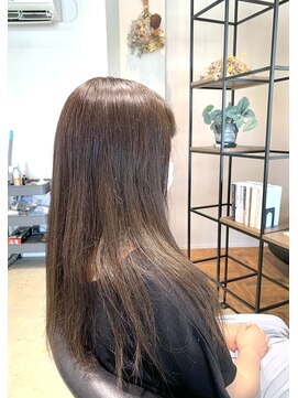 ユリイカビヨウシツ ロングヘア(インナーツーブロック)