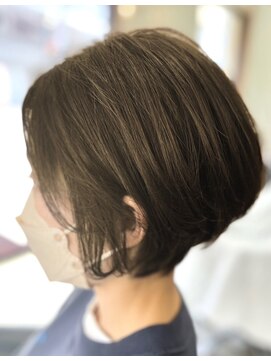 アンジュールヘアーワークス(1//jour hairworks) ハイポイント丸み大人のショートボブ