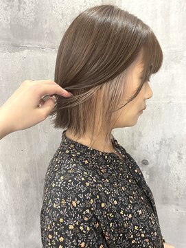 エルフ(elf) 切りっぱボブ×インナーカラー　ミルクティーベージュ