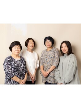 スタイリスト・アシスタントは全員女性♪幅広い世代のスタッフが在籍し、悩みや要望に丁寧に応えます。
