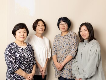 伊藤洋子の店の写真/スタイリスト・アシスタントは全員女性♪幅広い世代のスタッフが在籍し、悩みや要望に丁寧に応えます。