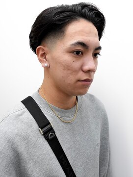 ルックグッドストア タカラヅカ(LOOK GOOD STORE TAKARAZUKA) メンズカットアップバングサイドパートスキンフェード1101