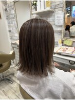 フゥカ 売市店(fuka)&nbsp;ハイライト白髪ぼかし×外ハネスタイル