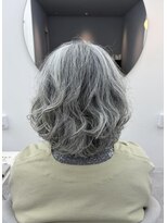 ビル(B.i.L)&nbsp;70代パーマスタイル