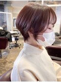 ピンクベージュのショートヘア