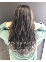 バトー(bAteAu)&nbsp;ハイライト、エクステ、アッシュ、グラデーション、インナー